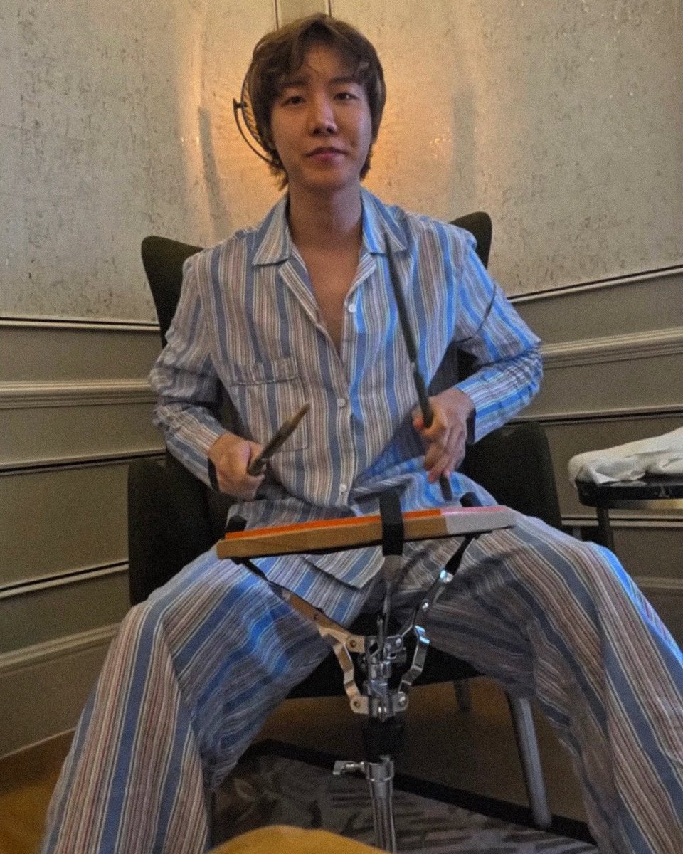 acejhopee's tweet photo. drummer boyfriend hoseok https://t.co/PsjacnKZ0n
