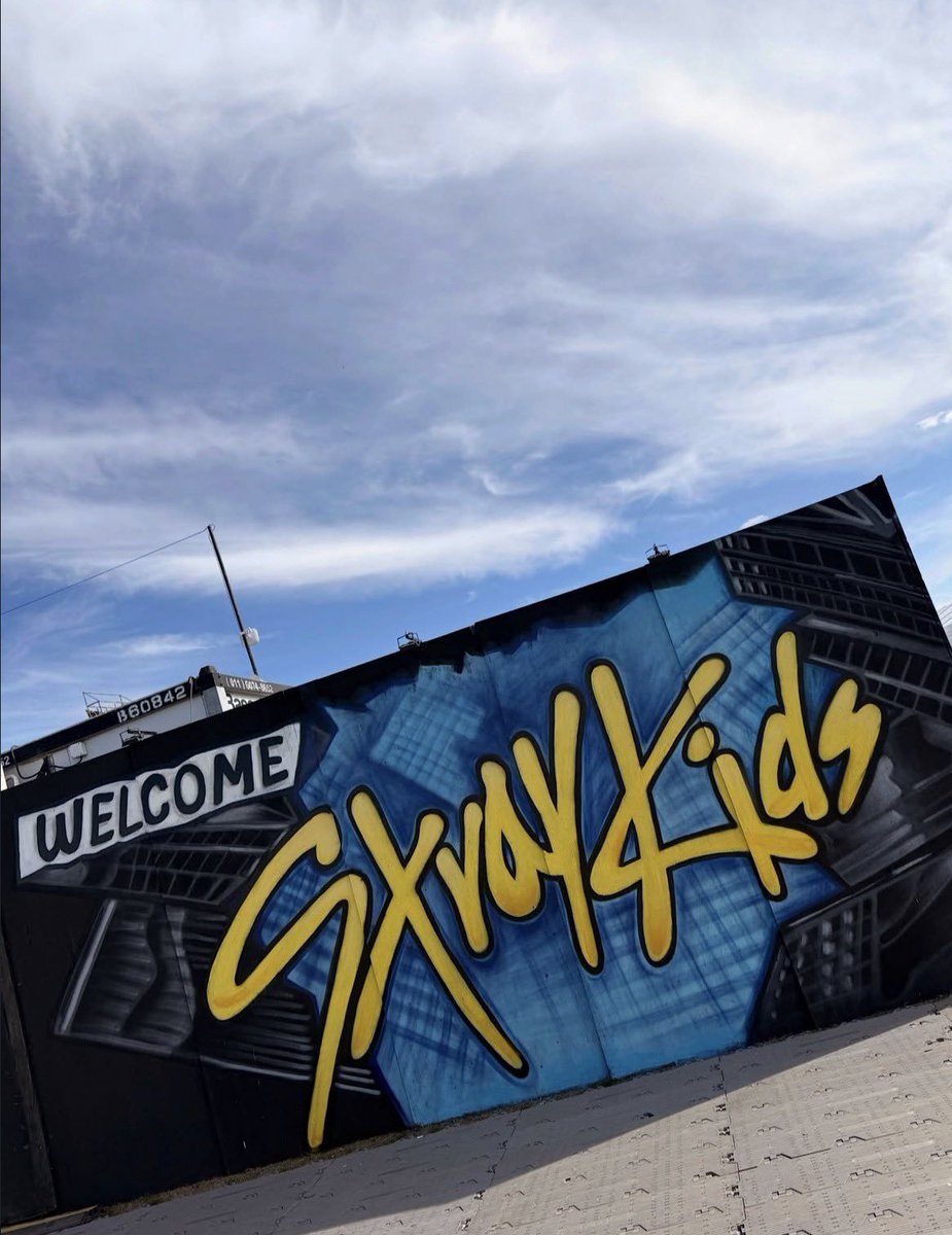 skzinfoespmx's tweet photo. Hay un mural/graffiti en México que dice "Welcome Stray Kids" 🥹

Si alguien sabe donde es, qué lo ponga en comentarios para ir 🇲🇽 https://t.co/dLhHwupH72