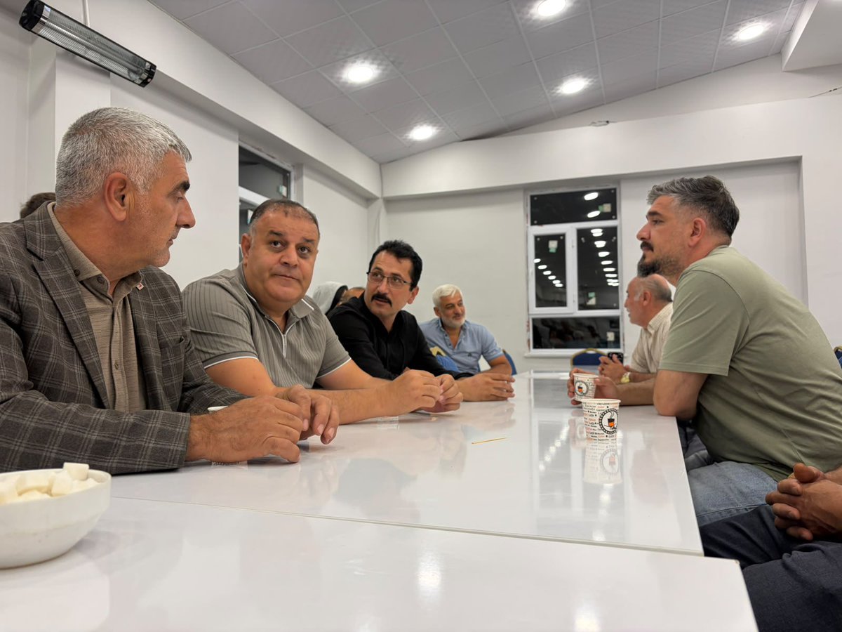 gokhangok44's tweet photo. Ülküdaşımız Hulisi Şavluğun  elim bir trafik kazasında hayatını kaybeden amca kızı Fadime Durmuş için taziye ziyaretinde bulunduk.

Merhumeye Allah’tan rahmet; ailesi ve yakınlarına başsağlığı ve sabırlar diliyorum.

Mekânı cennet olsun.

#Perşembe https://t.co/06parOPThJ