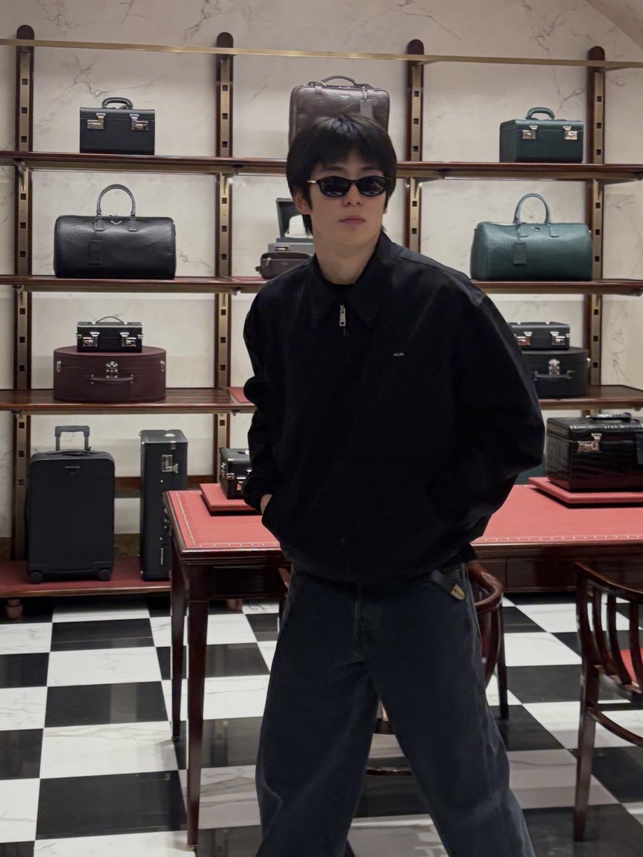 lilpwnjh's tweet photo. รูปคาดแว่นถ่ายออกมายังไงก็หล่อ 10000% ส่วนรูปใส่แว่นก็หล่อไม่แพ้กัน แจฮยอนหล่อมากๆๆๆ ㅠㅠㅠ

JAEHYUN DEFINES PRADA 
#PradaSS27 #PradaSS27xJaehyun @Prada https://t.co/4qxnRkjdy7