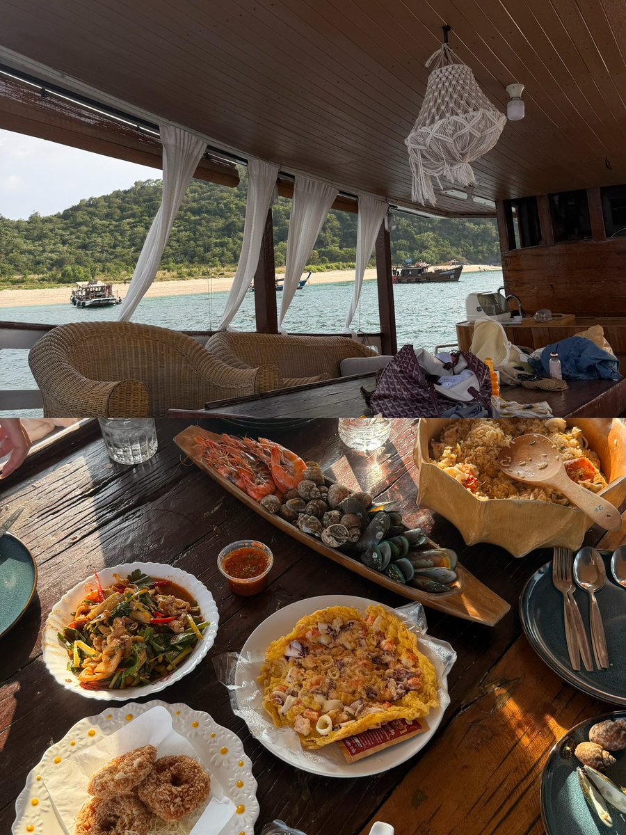 fl1fa's tweet photo. 🌊 รีวิวไปทะเลพัทยา เผื่อใครอยากไปทะเลใกล้ๆสวยๆ  แบบออกเรือไปเกาะยอ ถ่ายรูปเล่นกับเพื่อน 

นี่ไปกับเพื่อน 6 คน 

- ที่พักจองใน agoda ชื่อ Argo ได้บ้านหนึ่งหลัง บ้านสวยมาก 3 ห้องนอนห้องใหญ่บึ้ม มีห้องน้ำในตัวทุกห้อง มีสระส่วนตัว ครัว 🏨

- ออกเรือ จองของ Calyp sea (เสิจ IG เจอเลย) มี ผลไม้ อาหาร ตกหมึก ดำนำ้ เซิฟบอร์ด เรือท้องกระจก 🛥️