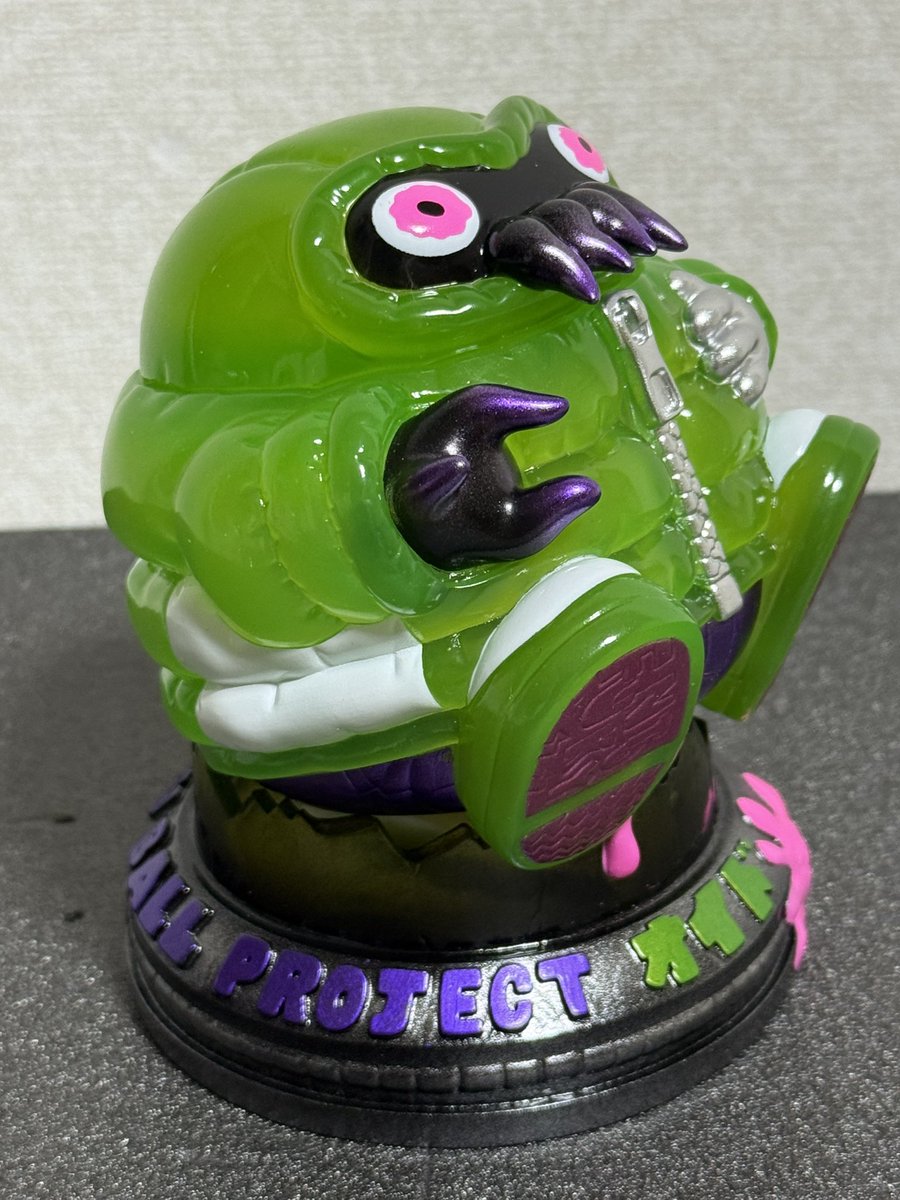 himuru's tweet photo. ソフコン戦利品
FUNKTOYさんx GYAROMIさんのオイドボール
#GYAROMI #FUNKTOY #ソフコン
オイド史上最高の丸さで本当にもう滅茶苦茶可愛いです😻
お尻からちょこっと出た尻尾もキュート https://t.co/xZFd3t0iLP