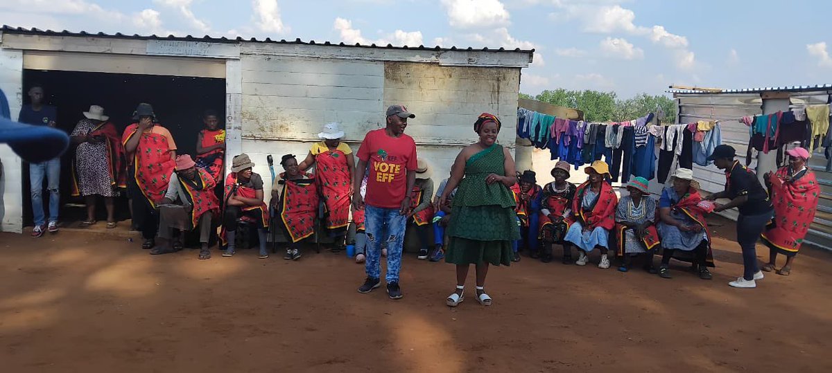 EFFGautengProv's tweet photo. 🚨In Pictures🚨

Fighter Karabo Monyane, Incoming Mayor of the in Midvaal addressed a community meeting in Ward 12 where she affirmed the EFF principles to give people land and proper housing, and ensuring sustainable water and electricity supply. https://t.co/UcSz8Va51z
