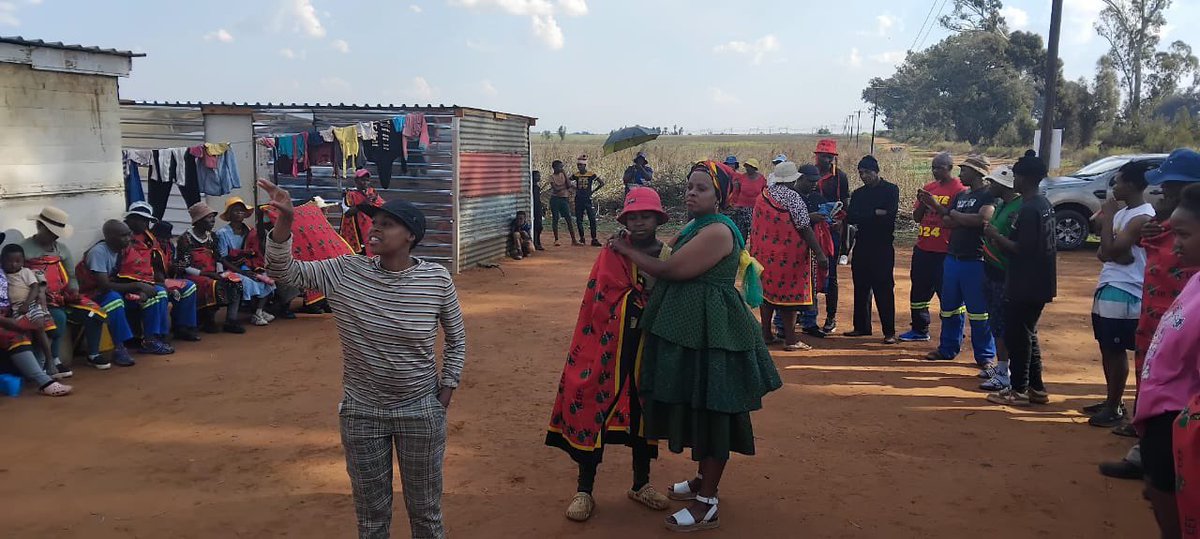 EFFGautengProv's tweet photo. 🚨In Pictures🚨

Fighter Karabo Monyane, Incoming Mayor of the in Midvaal addressed a community meeting in Ward 12 where she affirmed the EFF principles to give people land and proper housing, and ensuring sustainable water and electricity supply. https://t.co/UcSz8Va51z