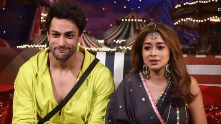 ScoutOP_VenOm's tweet photo. Same same ekdum 

Dono bodyguard hai and Dono uske naya wife type hai 

Same Harkate Dono jodi ka #QaziTouqeer and #UditiSingh this 2 are Shalin 2.0 and Tina 2.0 

#ScoutOP #ScoutArmy #BiggBoss20 https://t.co/0992WmrcbQ