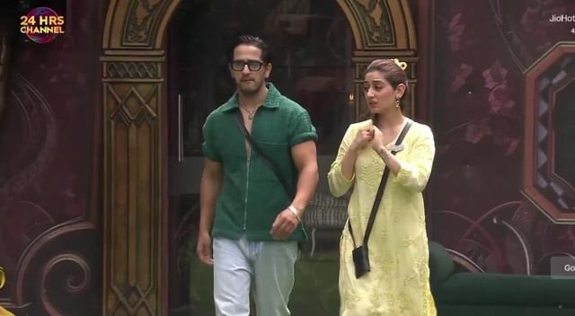 ScoutOP_VenOm's tweet photo. Same same ekdum 

Dono bodyguard hai and Dono uske naya wife type hai 

Same Harkate Dono jodi ka #QaziTouqeer and #UditiSingh this 2 are Shalin 2.0 and Tina 2.0 

#ScoutOP #ScoutArmy #BiggBoss20 https://t.co/0992WmrcbQ
