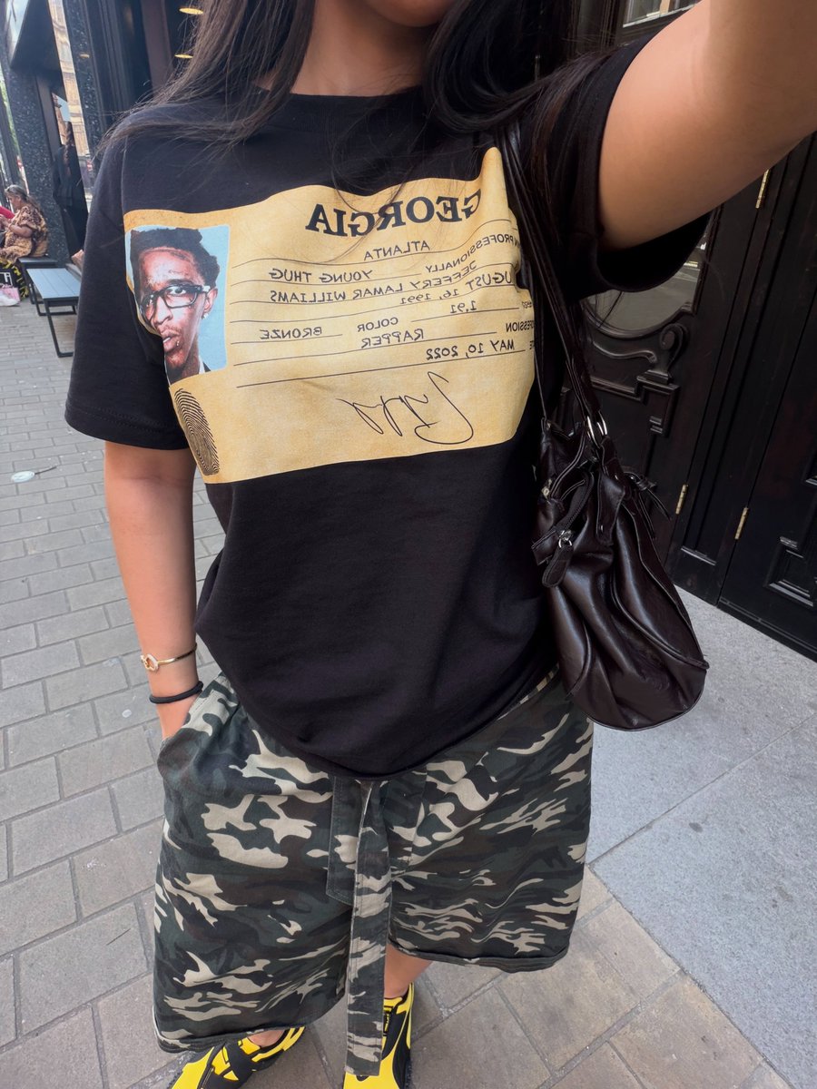 icymembers's tweet photo. Who’s Young Thug Graphic Tee #wearicy #youngthug #graphgictee #streetwear #clothingbrand https://t.co/N93dQKg5zR