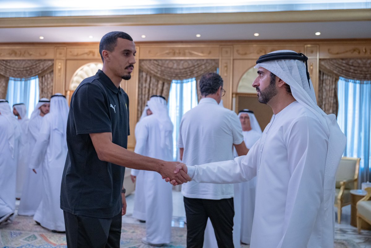 AlWaslSC's tweet photo. تقديم واجب العزاء إلى سمو الشيخ حمدان بن محمد آل مكتوم، وسمو الشيخ مكتوم بن محمد آل مكتوم، وسمو الشيخ أحمد بن محمد آل مكتوم، في وفاة المغفور له بإذن الله تعالى الشيخ أحمد بن راشد آل مكتوم، رحمه الله، وذلك في مجلس زعبيل، بحضور أعضاء مجلس إدارة نادي الوصل، والجهازين الإداري والفني، ولاعبي الفريق.