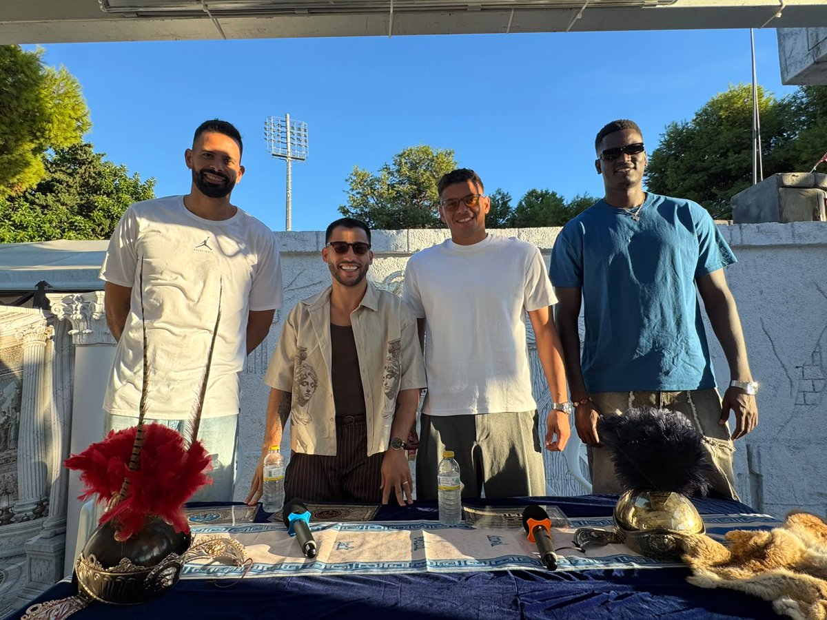 FCCartagena_efs's tweet photo. 𝗦𝗢𝗖𝗜𝗔𝗟 |   

🎙️Nuestro portero Lucho García participa esta tarde en una tertulia deportiva abierta con Waltinho del @JimbeeCartagena. y Faverani y Sow del @cb_cartagena en Nova Carthago Spartaria. Muchas gracias por la invitación ⚪️⚫️ https://t.co/dehjpthfVr