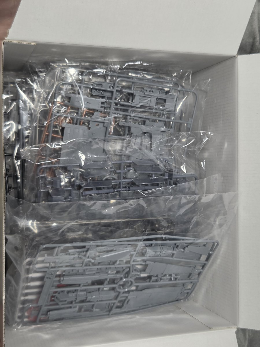 1482Nikke's tweet photo. やっと本体組み終わりました！
あとはブースターとベースですがまだランナーがてんこ盛り🤣 https://t.co/Wn6guF4eDt