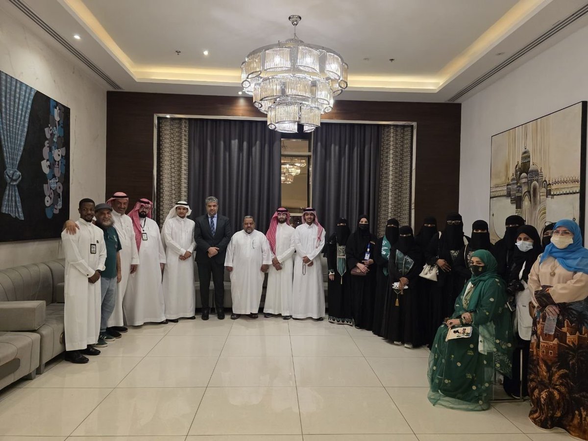 safa1_mkh's tweet photo. احتفالات باليوم الوطني السعودي96 في الجمعية السعودية للفنون التشكيلية بمكة المكرمة برعاية فندق ام ميلينيوم 
#اليوم_الوطني_السعودي_٩٦ #مكه_المكرمة #الجمعية_السعودية_للفنون_التشكيلية #احتفالات #المملكة_العربية_السعودية https://t.co/IZ4RBHY99p