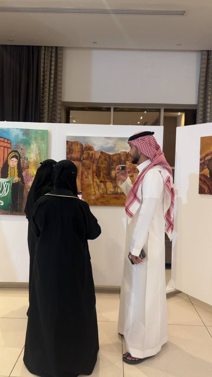 safa1_mkh's tweet photo. احتفالات باليوم الوطني السعودي96 في الجمعية السعودية للفنون التشكيلية بمكة المكرمة برعاية فندق ام ميلينيوم 
#اليوم_الوطني_السعودي_٩٦ #مكه_المكرمة #الجمعية_السعودية_للفنون_التشكيلية #احتفالات #المملكة_العربية_السعودية https://t.co/IZ4RBHY99p