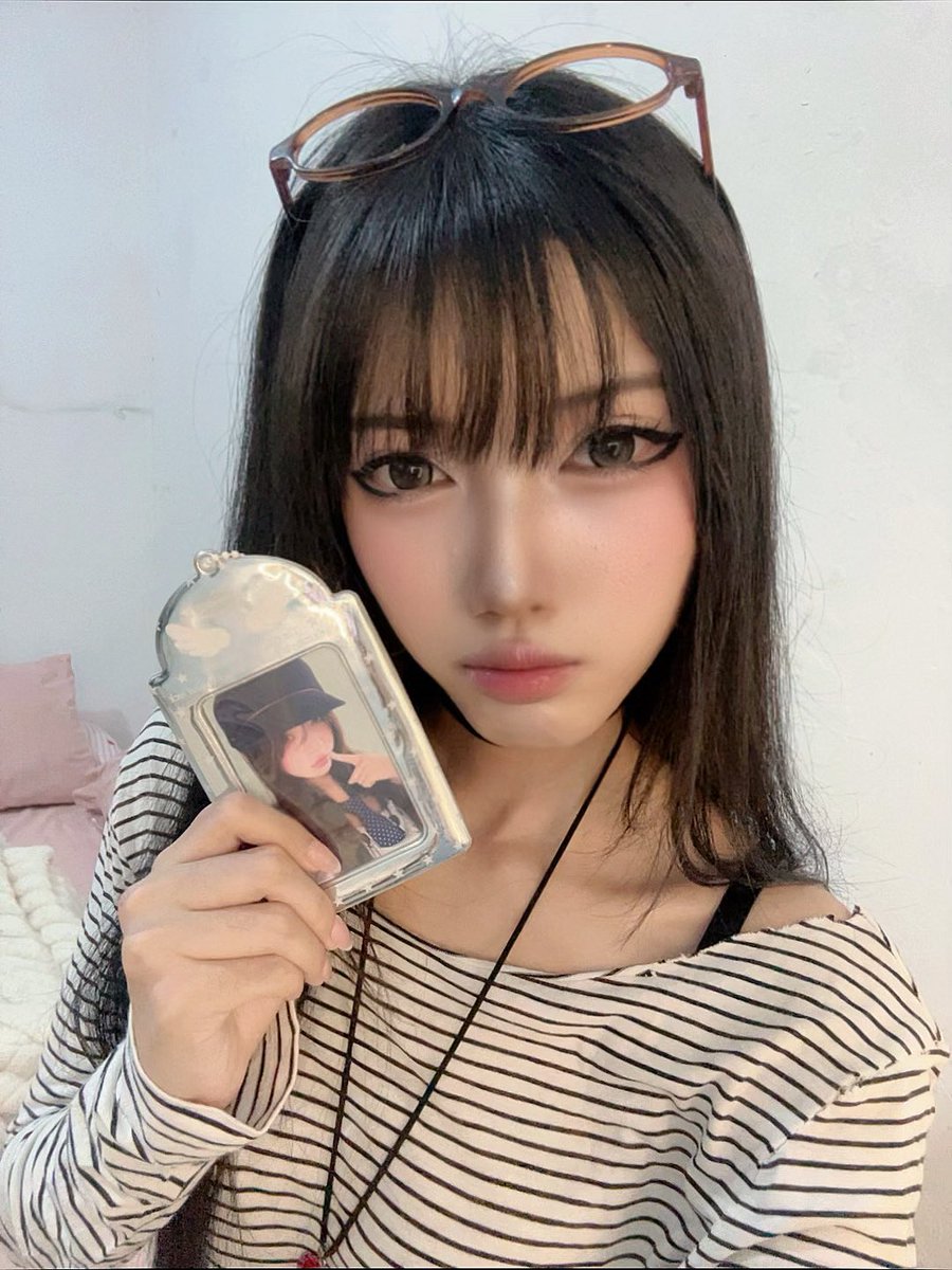 nozelism's tweet photo. Aku suka illit, biasku moka (gabisa milih sebenernya). Bukan siapa-siapa, cuma juara 1 di hati mamah 💗. Gllit indo mutualan yuk >< https://t.co/dRQ30xvAoY