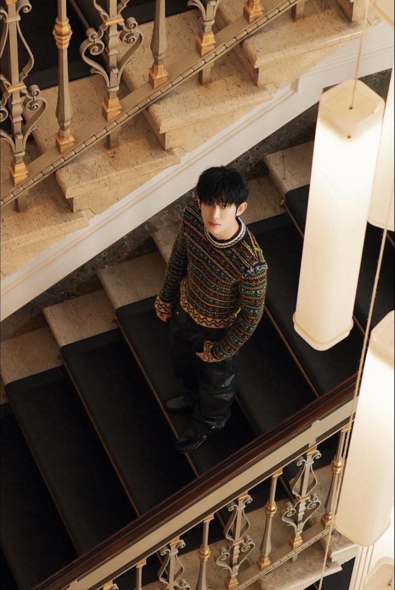 Anna_hgn's tweet photo. Nhìn vào em, nhìn trời trên cao. Tai, mắt, môi cười. Bỏ quên, chẳng còn phía sau.
PARK SIWOO AT MARNI MFWSS27 
#PARKSIWOOxMARNI
#PARKSIWOOxMARNIFWSS27 
#PARKSIWOO #박시우 https://t.co/1PUqcDgccN