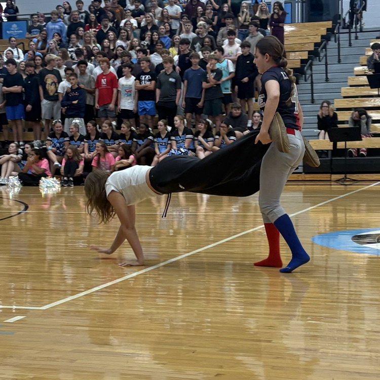 USD265_EHS's tweet photo. Fall Homecoming Assembly https://t.co/GmscUd9Gm2