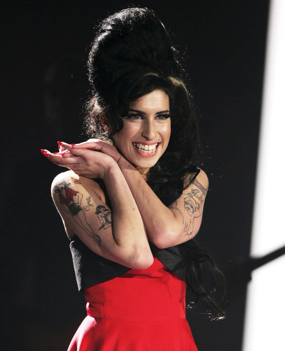 WinehouseBrasil's tweet photo. 🚨 DE VOLTA AO LUTO: A banda de Amy Winehouse fará um show único em Londres, em 21 de outubro, para celebrar os 20 anos de “Back To Black”.

O álbum será tocado na íntegra, com Mark Ronson, Salaam Remi e outros convidados. A apresentação será gravada e exibida pela ‘BBC’. https://t.co/89wd4xYyzq