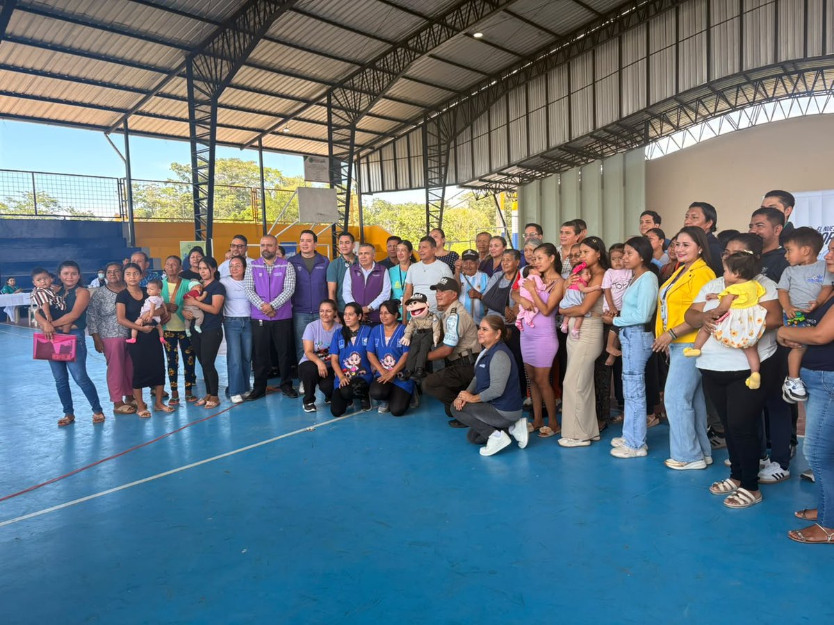 MIT_Ecuador's tweet photo. #Napo | El director distrital, Gabriel Tintin, acompañó a nuestra brigada en Puerto Napo, donde se brindó información a la ciudadanía sobre los programas de vivienda que impulsa el Gobierno Nacional.
Durante la jornada, los ciudadanos conocieron las opciones disponibles:
🏠 #Casa100.
🏠 Crédito #MitiMiti.
🏡 #YapaPaTuCasa.
🏠 #CreamosPatrimonio.
🏠 Legalización de tierras.