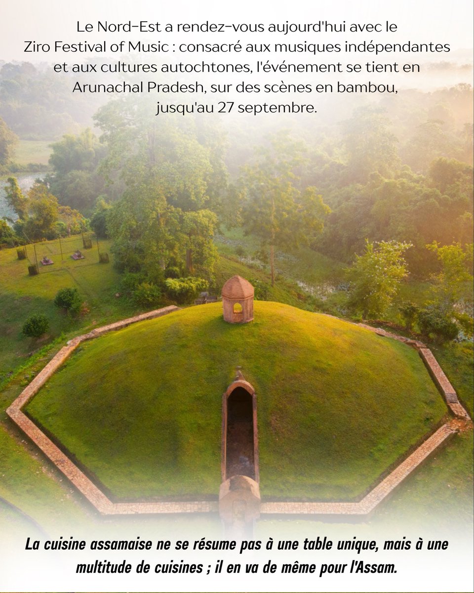 IndiaembFrance's tweet photo. L'Assam, État de la vallée du Brahmapoutre, est surnommé la porte d'entrée du Nord-Est, mais cette expression, comme l'écrit l'artiste textile Julie Kagti, ne fait qu'effleurer l'histoire.

Ses satras— des monastères issus du mouvement vaishnavite fondé par Sankardeva au XVe siècle — ont donné naissance au Sattriya, une danse classique ; la soie dorée « Muga » bénéficie d'une indication géographique ; et Charaideo, site des tumulus funéraires de la dynastie Ahom, a été inscrit sur la liste de l'UNESCO en 2024.

Le Nord-Est a rendez-vous aujourd'hui avec le Ziro Festival of Music : consacré aux musiques indépendantes et aux cultures autochtones, l'événement se tient en Arunachal Pradesh, sur des scènes en bambou, jusqu'au 27 septembre.

La cuisine assamaise ne se résume pas à une table unique, mais à une multitude de cuisines ; il en va de même pour l'Assam.