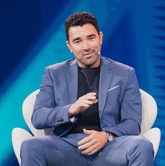 FabrizioRomano's tweet photo. 🚨🔵🔴 Barcelona director Deco: “Julián Álvarez is now in the past”.

“We have to look forward, and we’re happy with what we have. I hope he’s doing well too and that he helps his club”.

“There are many deals and many signings that simply don’t happen”. https://t.co/mfpmj8M8P5