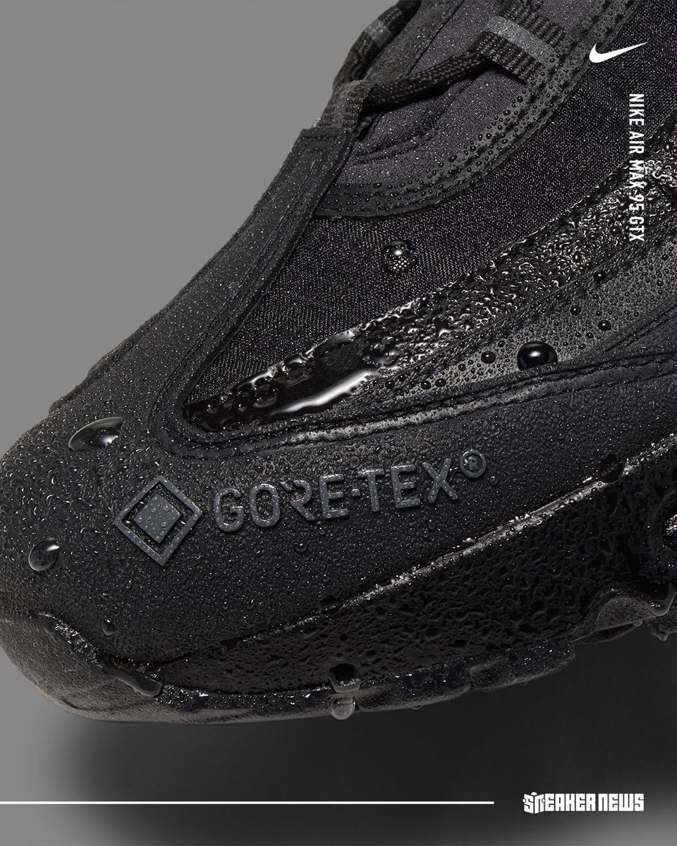 SneakerNews's tweet photo. The Nike Air Max 95 Gore-TEX goes "Triple Black" as we start to prep for Fall/Winter 🦇 

Likely dropping soon via Nike site

More info: https://t.co/Qj8qb1mSCG https://t.co/XcnPOWwi8Q