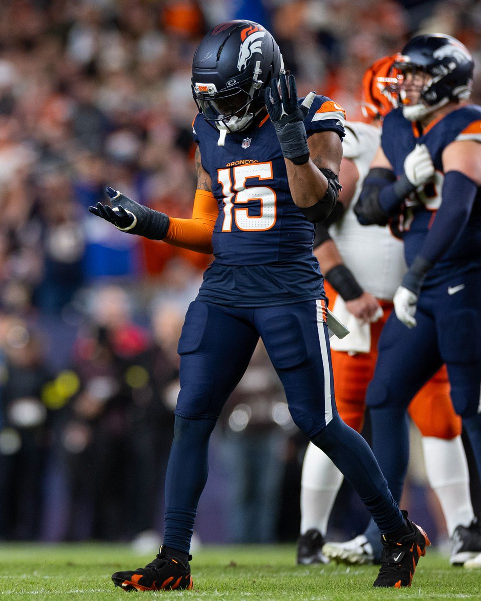 Broncos's tweet photo. Midnight Navy on prime time 🔜 https://t.co/iFIJo29oOP