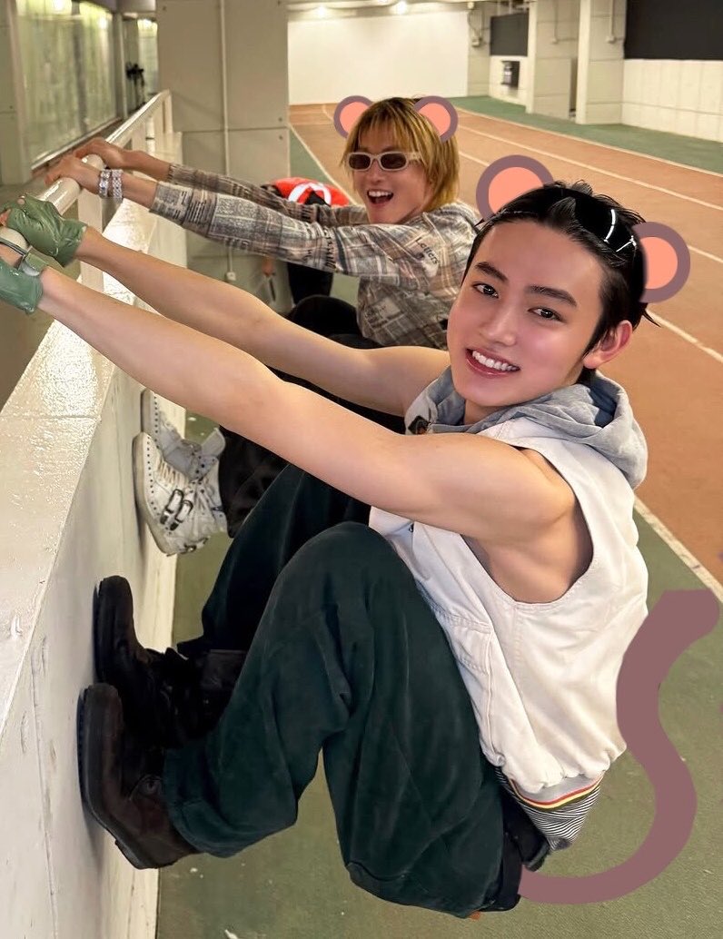 eomochii's tweet photo. @prodzbiased seonghyeon : 🦊☺️👸🏻👑🎀🐒🐈‍⬛ https://t.co/Xttl4n8v4X