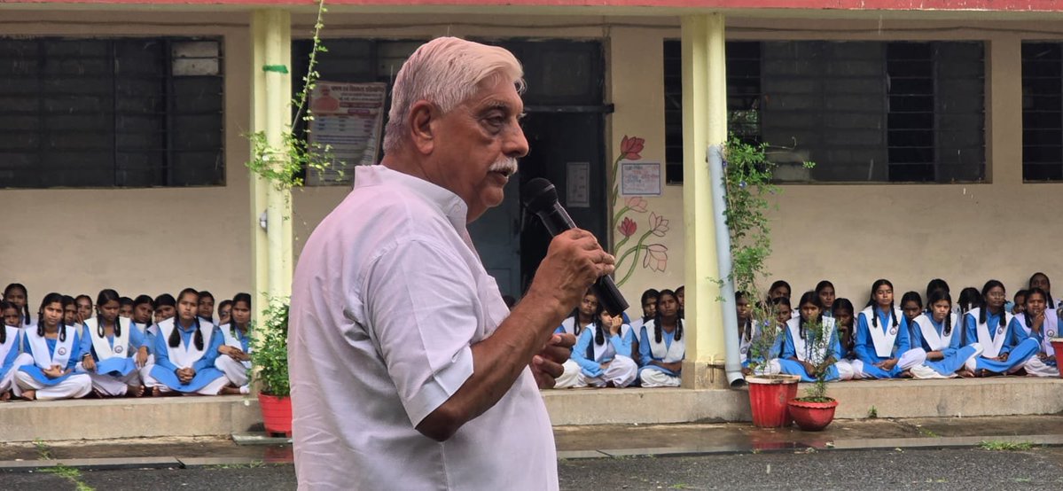 AjayVishnoiBJP's tweet photo. आज पाटन विधानसभा के पाटन मंडल में ‘2047 का विकसित भारत’ विषय पर आयोजित भाषण एवं चित्रकला प्रतियोगिता के संबंध में छात्रों से संवाद कर उन्हें प्रतियोगिता की विस्तृत जानकारी दी।

कार्यक्रम के समापन अवसर पर पाटन जनपद पंचायत प्रांगण में महिला स्व-सहायता समूहों की बहनों के लिए विशाल भवन की सौगात दी।

इस अवसर पर समूह की बहनों ने माननीय प्रधानमंत्री श्री @narendramodi जी के लिए सुंदर गीत प्रस्तुत कर अपनी भावनाएं व्यक्त कीं।