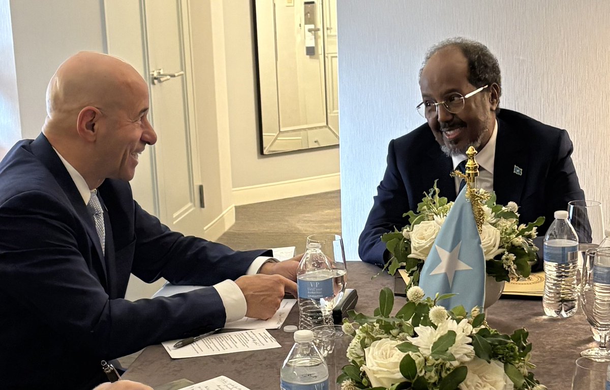 AsstSecStateAF's tweet photo. A productive meeting between the President of Somalia @HassanSMohamud and Assistant Secretary Garcia to discuss shared security interests.  #UNGA81 https://t.co/Leit28AdhE