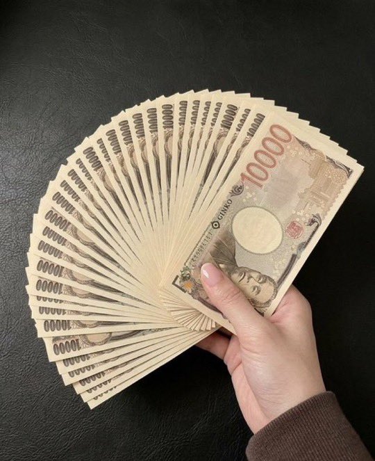 Danieljenksi's tweet photo. 生活費これだけあれば1ヶ月は足りる？？

①足りる
②足りない https://t.co/Ont6Kk4c4m