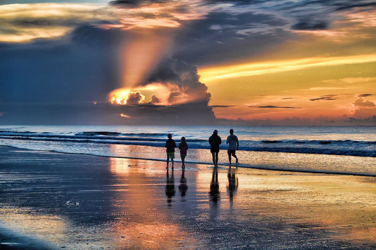 SteveBrat's tweet photo. Sunrise this morning at Myrtle Beach  @southgrace427 @PioneerWoman97 https://t.co/viKtjbYeVg