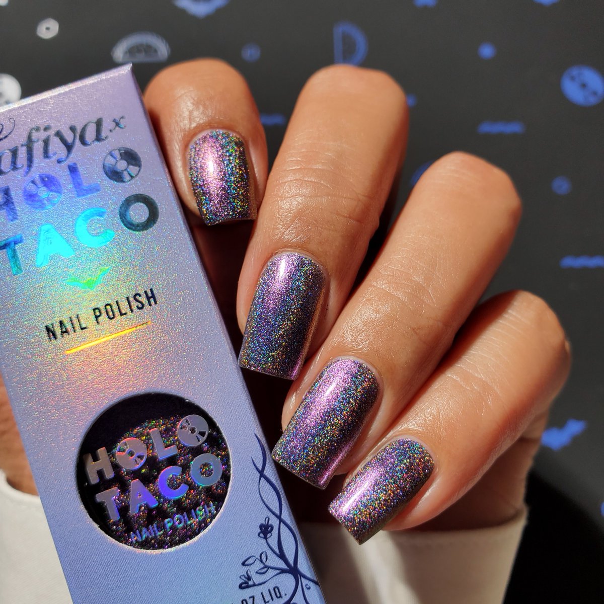 holotaco's tweet photo. Dance through your darkest dreams with Dream Eater 🦇☁️, a rich multichrome linear holographic that'll be sure to haunt 👻✨
📸 :
𝟭 - a_painted_queen
𝟮 - @jackiemonttnail
𝟯 - ellzabethm
𝟰 - aanchysnails
#holotaco #holotacoxsafiya #holotacoxsafiyavol2 #dreameater 💿🌮 https://t.co/vHTx94i1MS