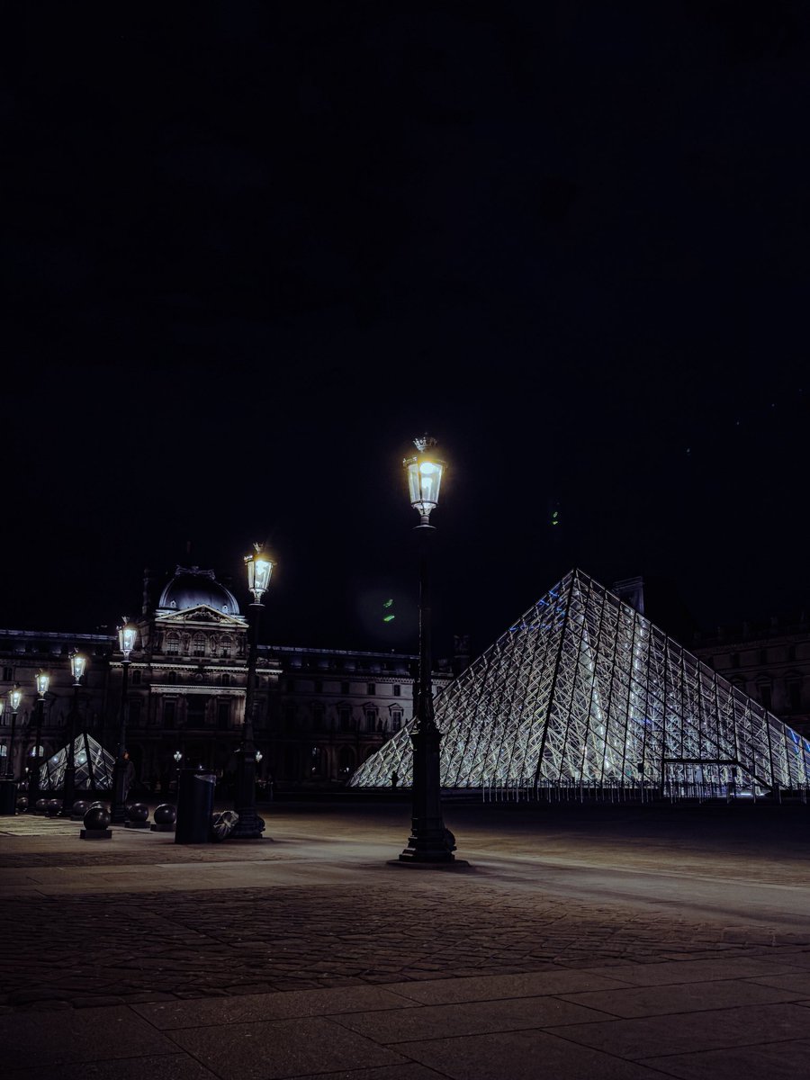faresrsf's tweet photo. Surtout la nuit, la lumière dans cette ville c’est juste dingue https://t.co/I8baV4Z1vl