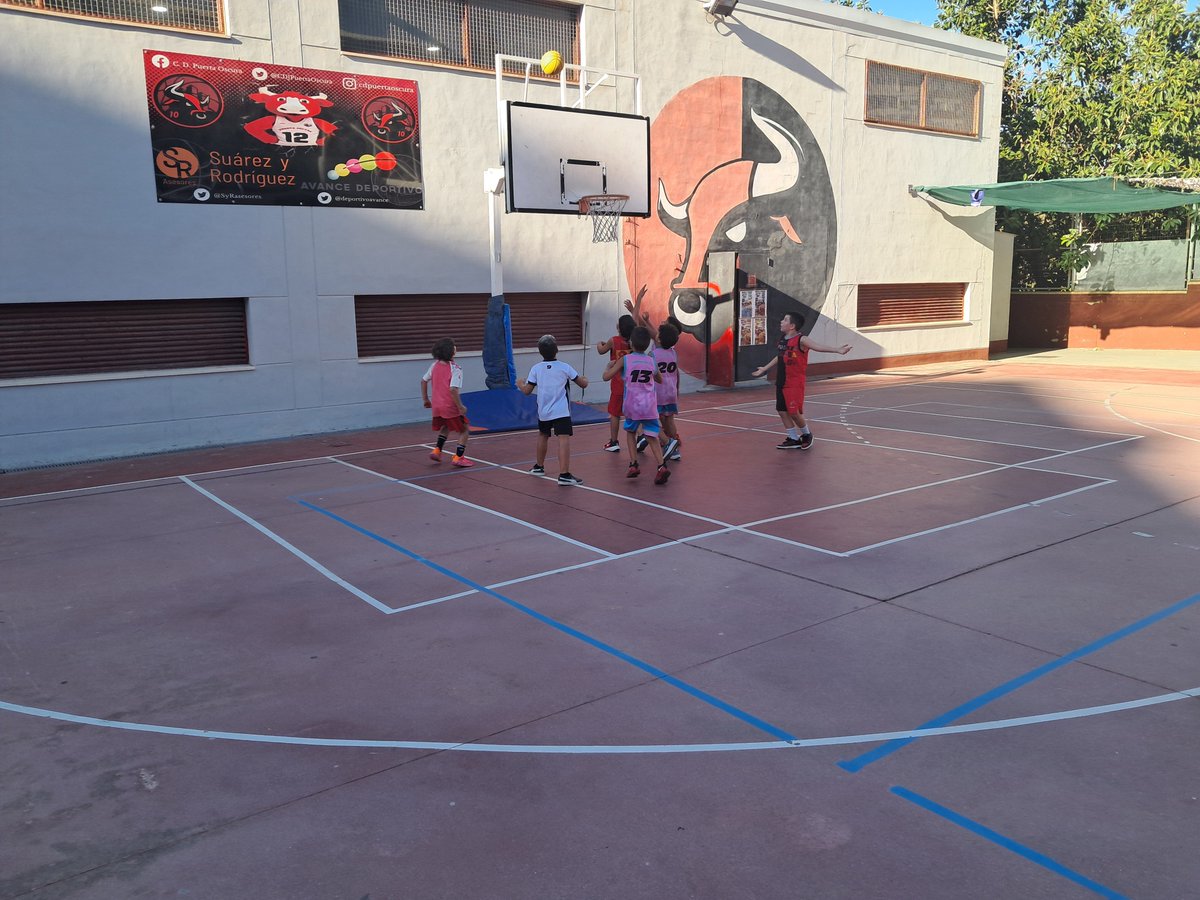 Diegovic17's tweet photo. Los Preminis de @CDJPuertaOscura cada son menos Minis y más Maxis. Termina la 4ª semana de entrenamientos y siguen creciendo 💪.

#CDPO15.0
#PreminiPower
#Seguimos https://t.co/Be2qAg25Sz