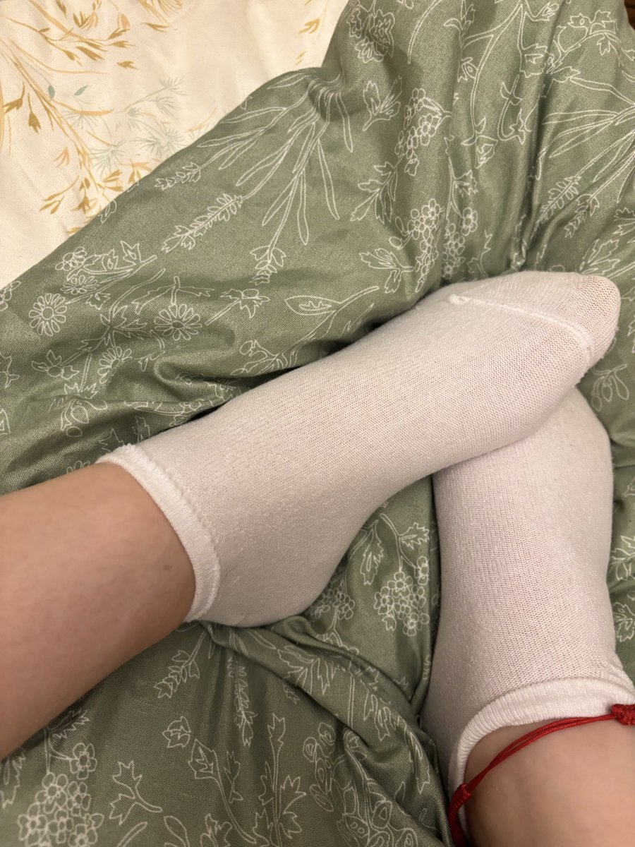 QueenyAmberXo's tweet photo. These were supposed to be just a cute pair of socks…
I have a feeling someone here would appreciate them more than me 🧦🤭
#SockLovers #FeetTwitter https://t.co/6Mz94xehWS