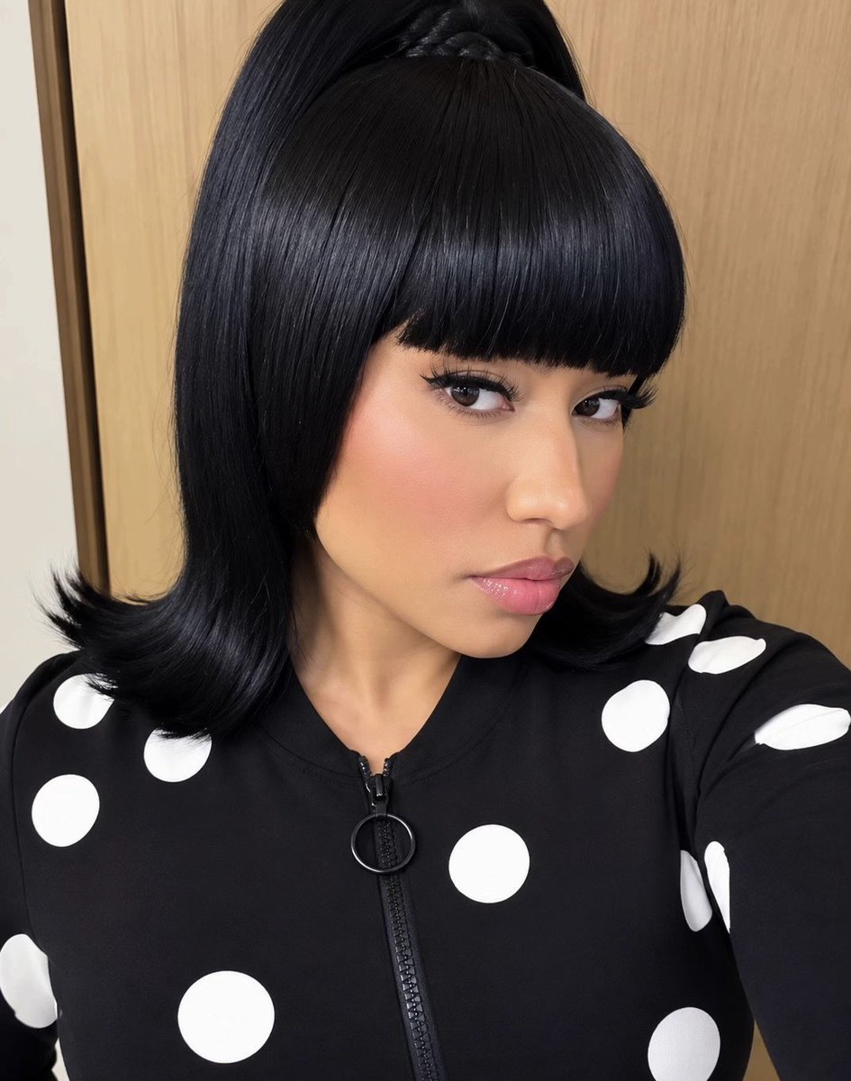 PINKFRIDAY2k23's tweet photo. HELLO?!?!?!?!?!?!? OMGGG she’s so TEA https://t.co/PUkJB1WJXr