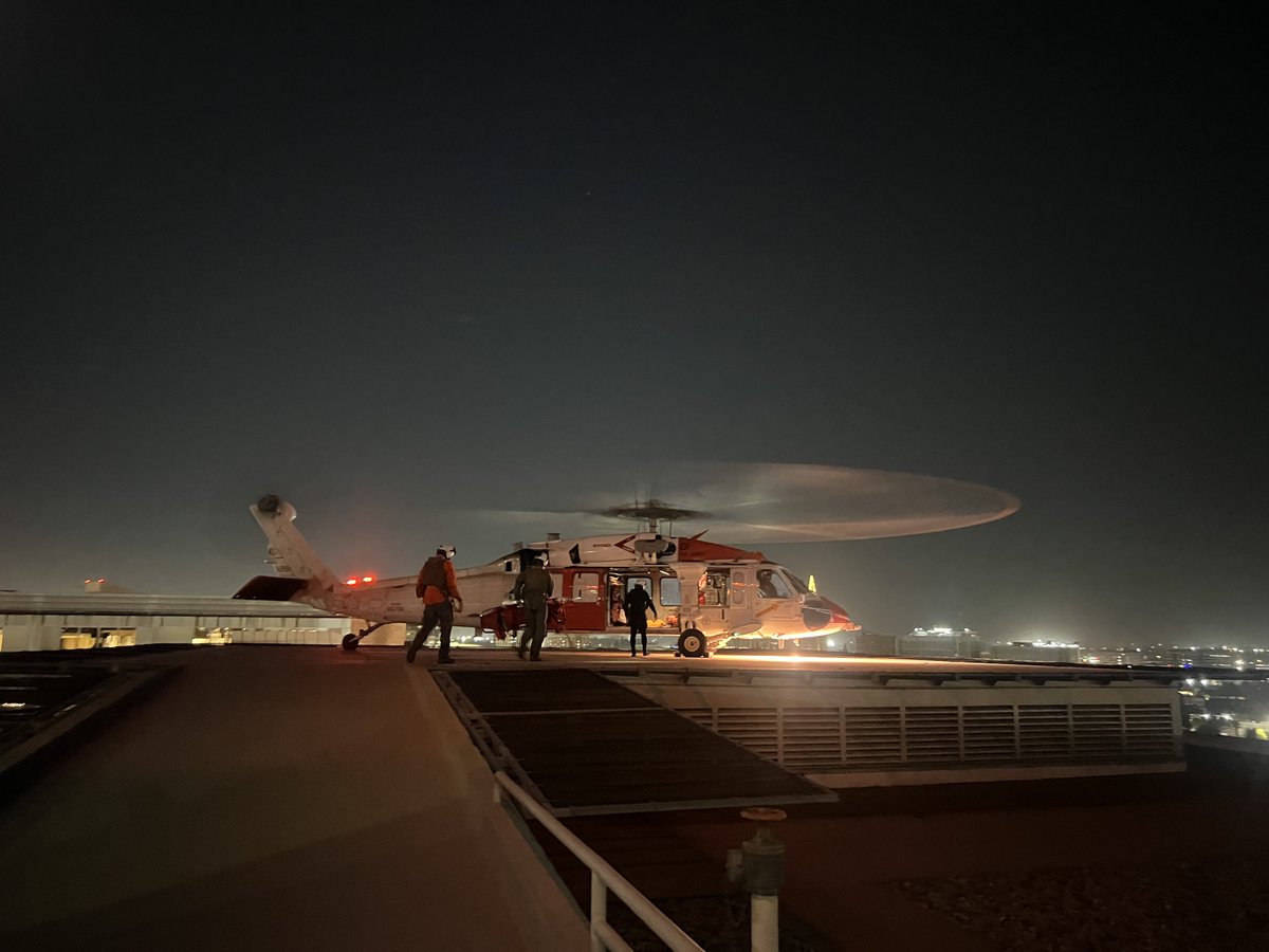 flynavy's tweet photo. U.S. Navy Hospital Corpsman assigned to Station Search and Rescue (SAR) Lemoore, conduct an open-ocean rescue off the coast of San Luis Obispo County, California, Sept. 22, 2026.
#navyreadiness #flynavy @lemoore_nas @USNavy https://t.co/j0834Kpk26