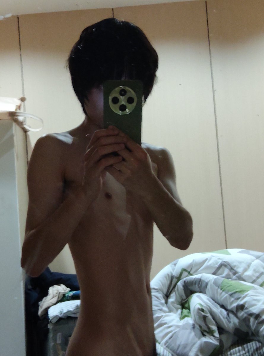 NikoNicolas13's tweet photo. 经常看四爱推，发现人家四爱小狗下面都是又粗又大的，我的就细细小小的.....为什么在4i里都没办法逃避这种羞耻🥺😭
#iiii #4i #四爱 https://t.co/dGXBKcI4fz