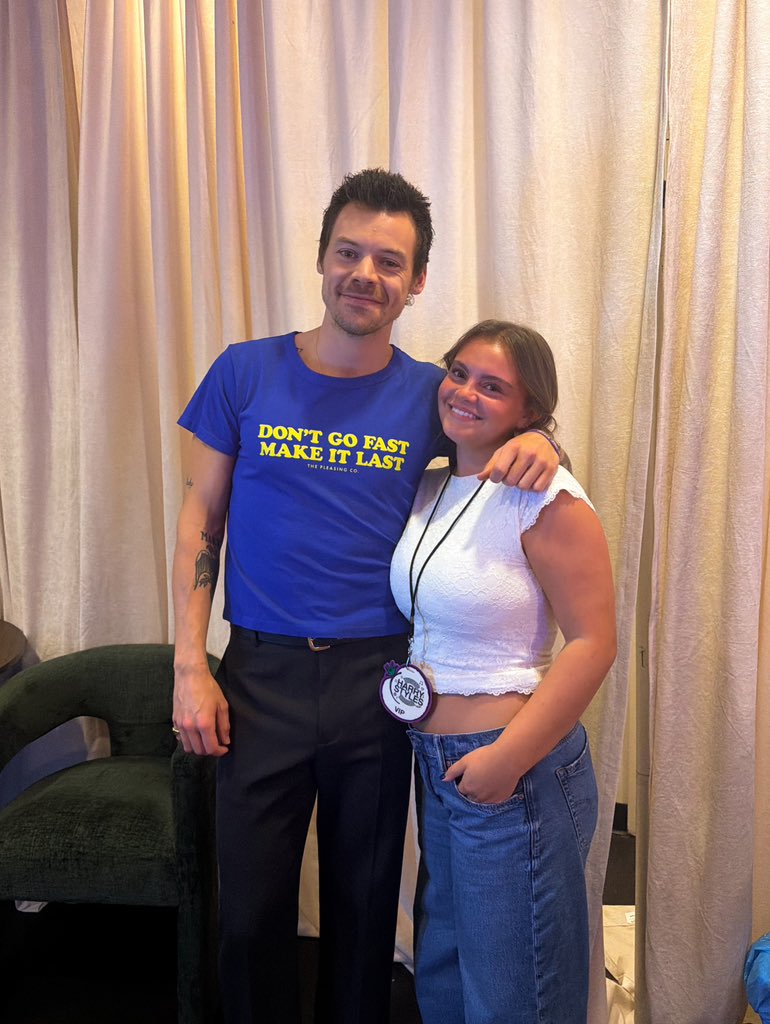 hsdaily's tweet photo. Harry backstage with fans for Together Together Night 13 at Madison Square Garden in New York City - 23 September (via sophdeanseris) https://t.co/uTEd92Uunc