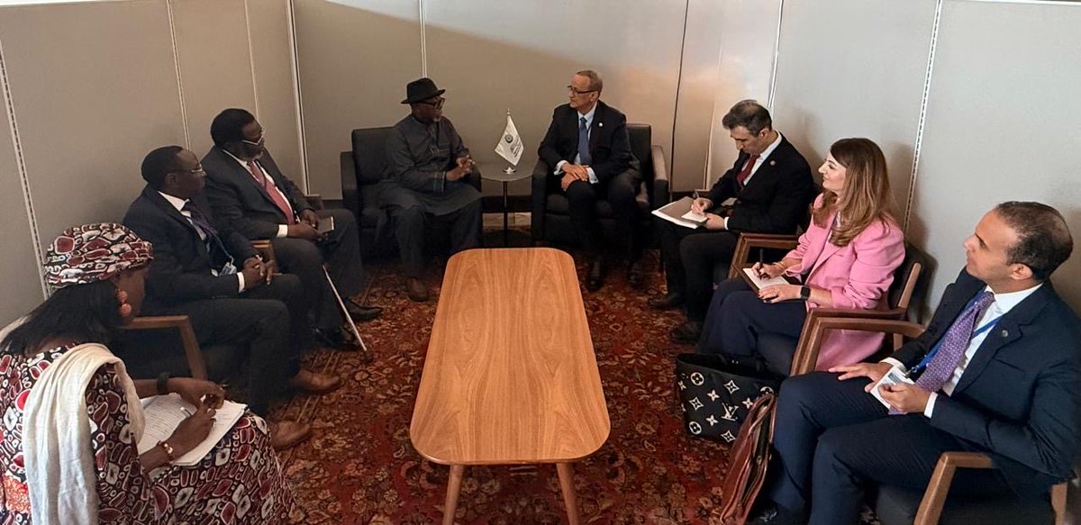 OIC_OCI's tweet photo. Secretary-General Meets with Cameroon's Foreign Minister

New York: September 24, 2026

The Secretary-General of the Organization of Islamic Cooperation (OIC), His Excellency Mr. Ismail Ould Cheikh Ahmed, met with the Minister of Foreign Affairs of the Republic of Cameroon, His Excellency Mr. Lejeune Mbella Mbella, on the sidelines of the United Nations General Assembly. 
The two sides discussed ways to strengthen relations and areas of cooperation between the OIC and Cameroon, as well as issues of mutual interest and regional developments in African member states.

#OIC #Cameroon #UNGA81 #UNGA