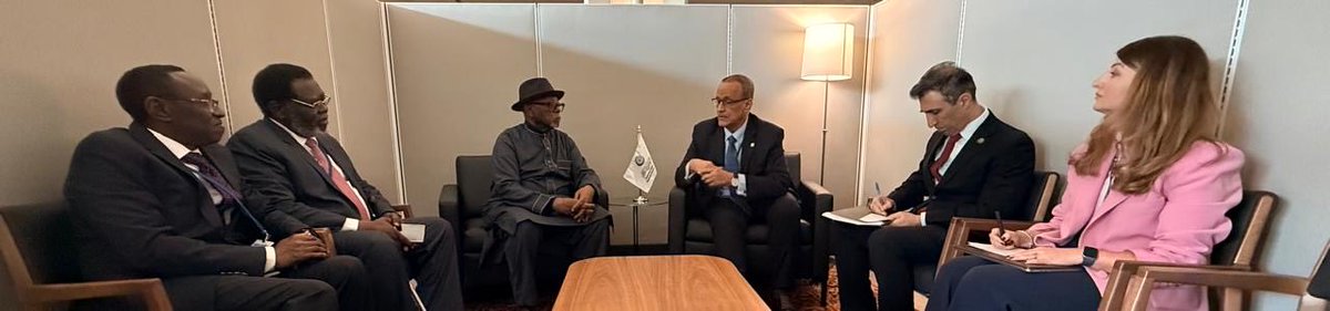 OIC_OCI's tweet photo. Secretary-General Meets with Cameroon's Foreign Minister

New York: September 24, 2026

The Secretary-General of the Organization of Islamic Cooperation (OIC), His Excellency Mr. Ismail Ould Cheikh Ahmed, met with the Minister of Foreign Affairs of the Republic of Cameroon, His Excellency Mr. Lejeune Mbella Mbella, on the sidelines of the United Nations General Assembly. 
The two sides discussed ways to strengthen relations and areas of cooperation between the OIC and Cameroon, as well as issues of mutual interest and regional developments in African member states.

#OIC #Cameroon #UNGA81 #UNGA