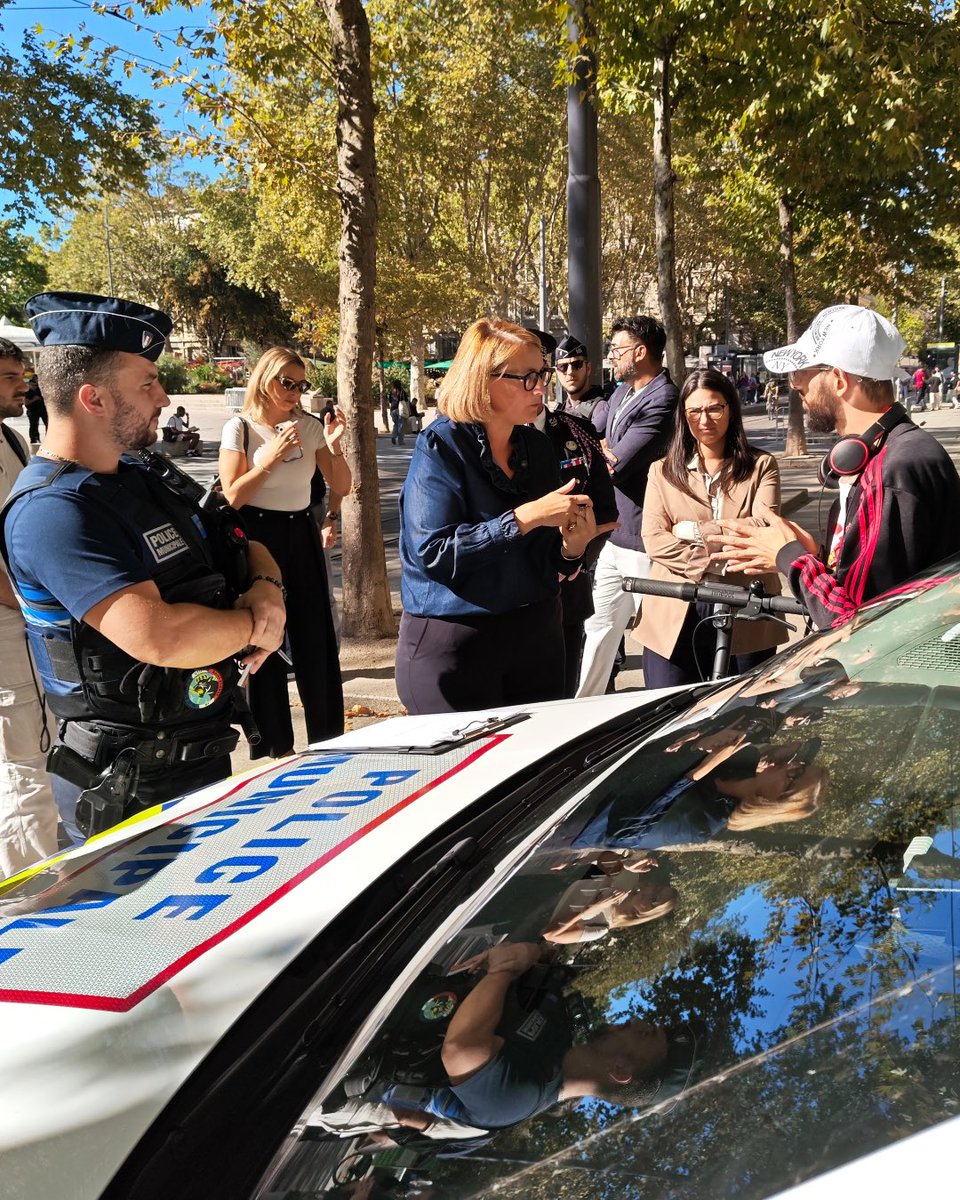 MariePierreV's tweet photo. 🛴 Trottinettes électriques : la sécurité ne doit pas changer de commune en commune.

Depuis plusieurs semaines, je travaille à la généralisation nationale du port du casque pour les utilisateurs d’EDPM, notamment pour les usagers de trottinettes électriques.

Mon objectif est simple : une règle nationale, claire, lisible et applicable partout en France. Un projet de décret sera prochainement présenté au Conseil d’État.

À Saint-Étienne, j’ai participé à une opération de contrôle pour mesurer concrètement l’application de cette nouvelle règle, échanger avec les usagers et entendre leurs retours.

Les chiffres dans la Loire sont sans appel : entre 2023 et 2025, les accidents impliquant des engins de déplacement personnel motorisés ont augmenté de 160 %.
37 personnes ont été impliquées dans un accident corporel, dont 16 grièvement blessées.

La protection ne peut pas dépendre de l’endroit où l’on circule.

À Saint-Étienne, à Paris, à Rennes ou ailleurs, les usagers doivent bénéficier du même niveau de protection et des mêmes règles.

La sécurité routière mérite de la cohérence, de la clarté et de la constance.

👉 Même usage, même risque, même protection : partout en France.