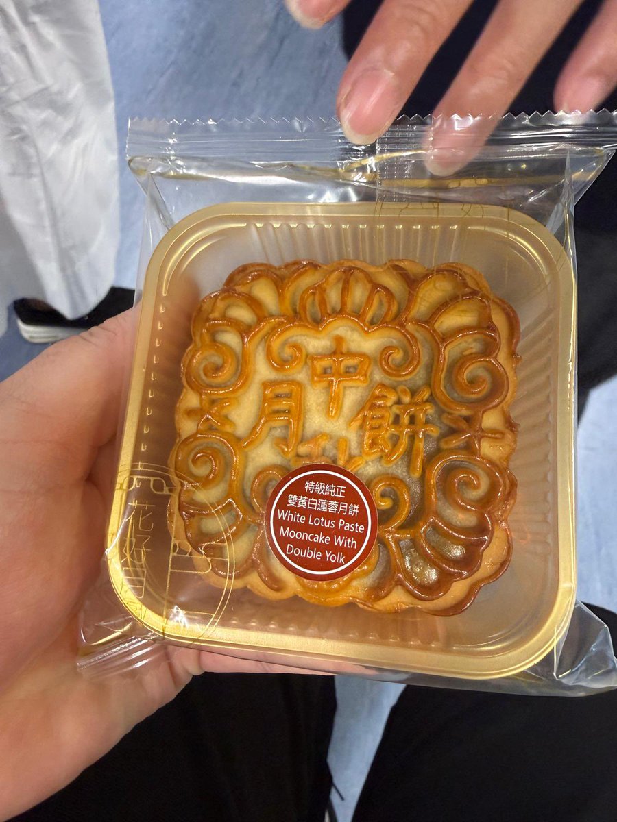 JamesAsser's tweet photo. I recently met up with the Newham Chinese Association.

We discussed translation services and making sure the elders had the relevant support they need. It was good to have a catch up - thank you so much for the cake! https://t.co/6O6rTC1lkk