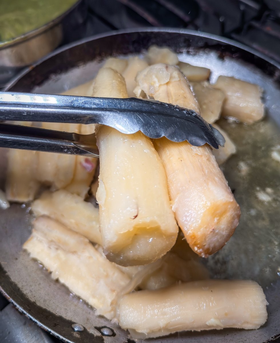 love_veracruz_'s tweet photo. #Yuca frita con ajo. Mi hermanita Elena me las preparó riquísimas. ¿Ustedes de que otra manera las comen? Cuenténme... #Comida #Food #Veracruz #Cocina https://t.co/ikzxwMTkzf