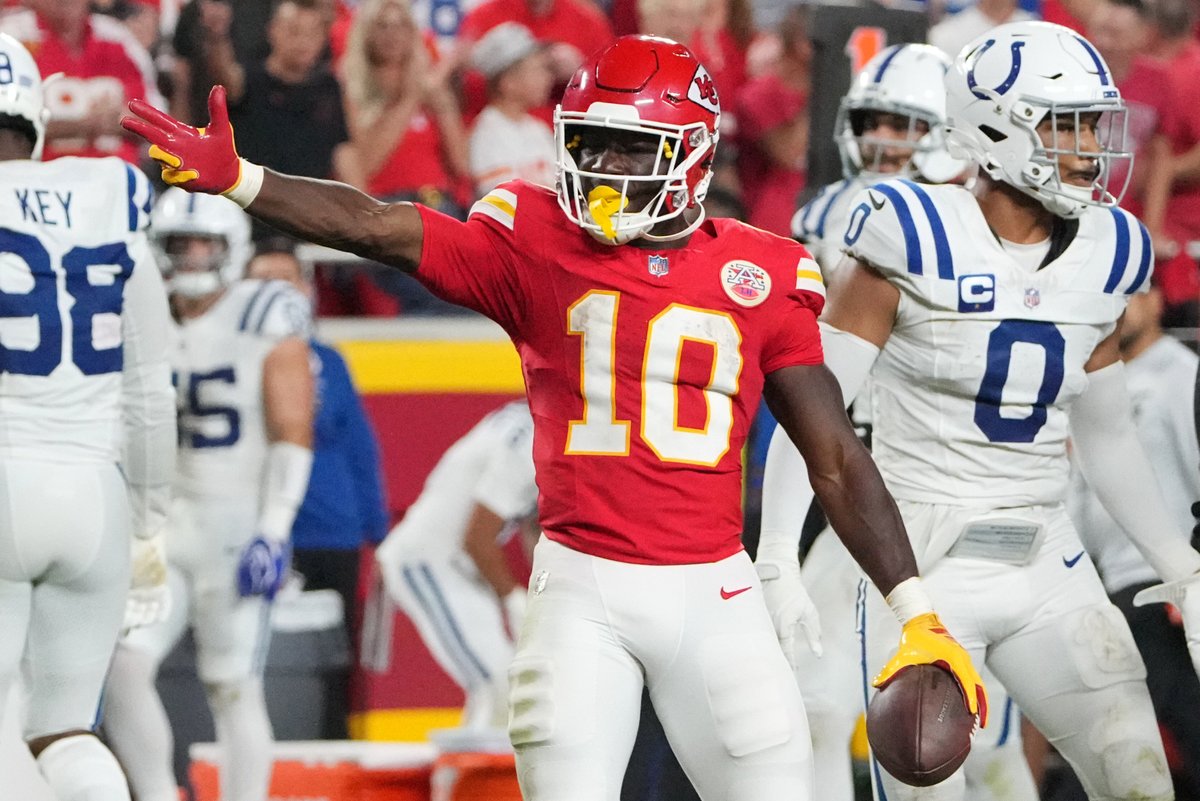 UnderdogNFL's tweet photo. RB coach DeMarco Murray on Emmett Johnson, via @goldmctNFL:

"He'll continue to get more opportunities... Everything we've asked him to do, from special teams to blocking to running, he's done a tremendous job." https://t.co/v6HKoAXmoK