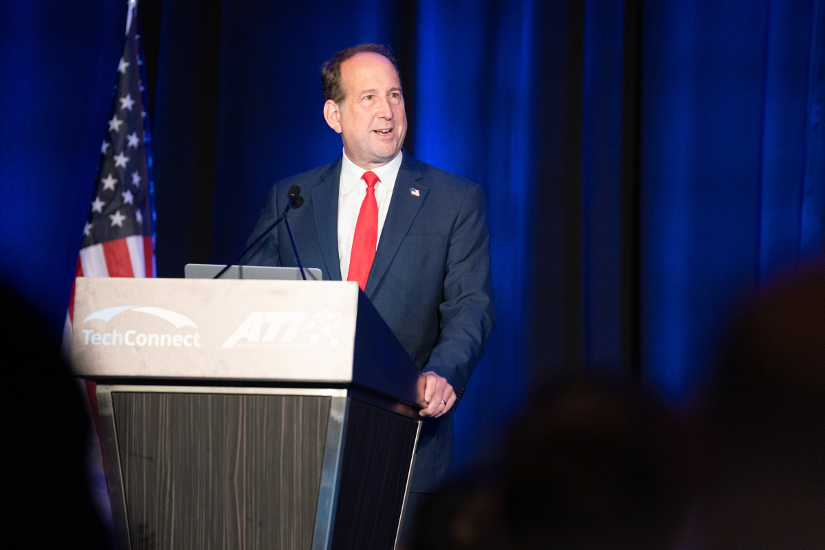uspto's tweet photo. Director John A. Squires gave opening remarks at the Defense TechConnect Innovation Summit and Expo focused on secrecy order patents. A video, "The secret heard around the world: Patents, secrecy orders, and the Manhattan Project” premiered.

Watch here: https://t.co/z6gPFaba8S https://t.co/nphptDuKTM