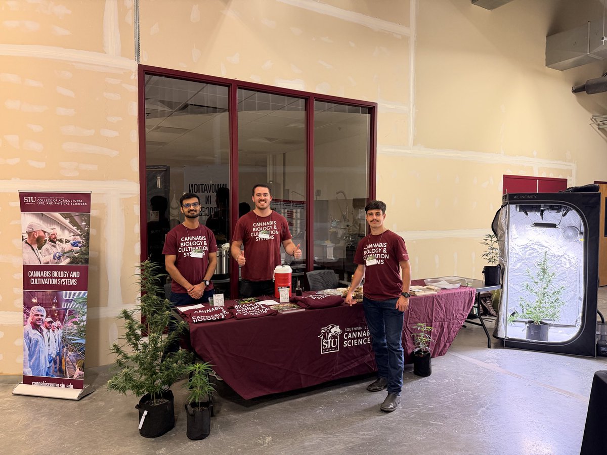 JoseLemePhD's tweet photo. One more SIU Cannabis Symposium in the books. Looking forward to next year already!
#thisissiu #horticulture #plantbiology https://t.co/HbCGGEdkcg