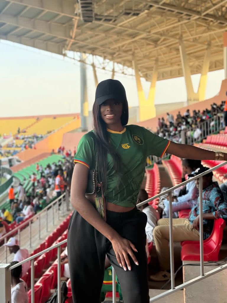 MCFoot237's tweet photo. 📸 La nouvelle miss Cameroun, Maëllys Ngo Mboui est présente au Stade Roumdé Adjia pour soutenir les Lions Indomptables. 🔥🦁🇨🇲

@mc_foot_237 https://t.co/zDrZ9Sn6R1