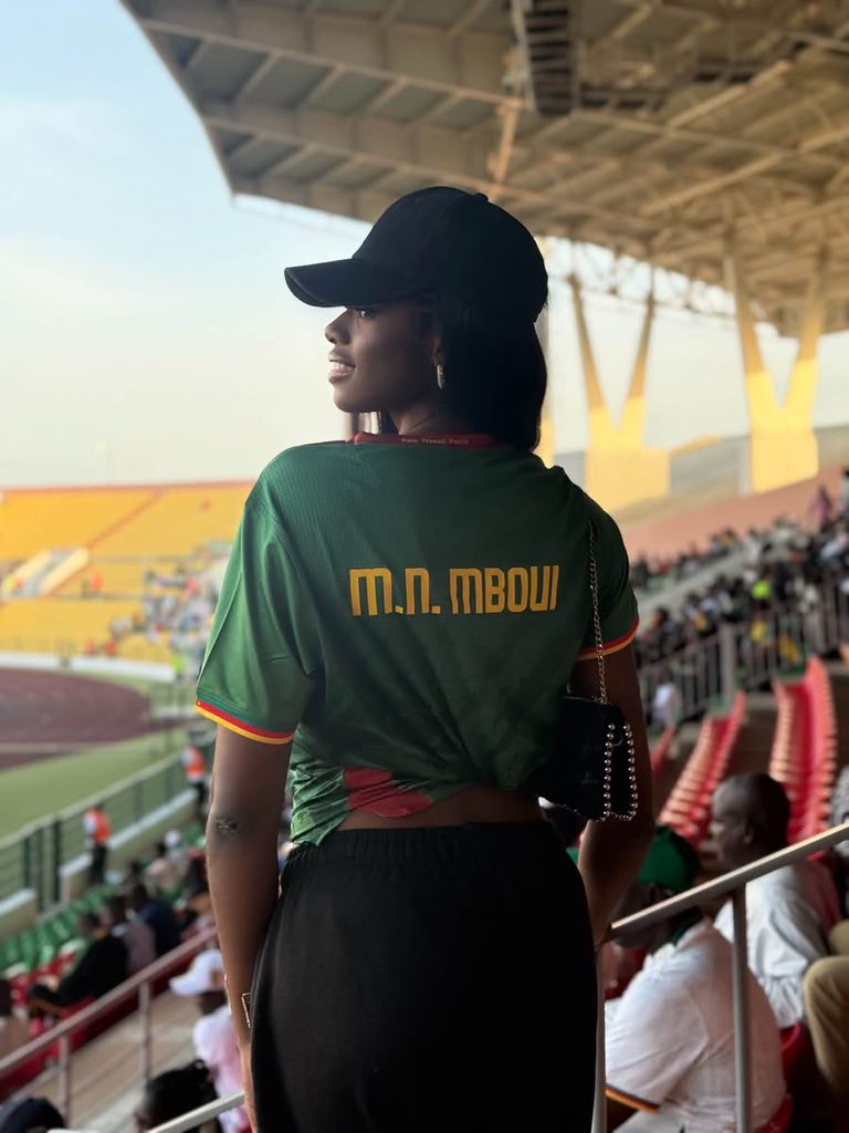 MCFoot237's tweet photo. 📸 La nouvelle miss Cameroun, Maëllys Ngo Mboui est présente au Stade Roumdé Adjia pour soutenir les Lions Indomptables. 🔥🦁🇨🇲

@mc_foot_237 https://t.co/zDrZ9Sn6R1