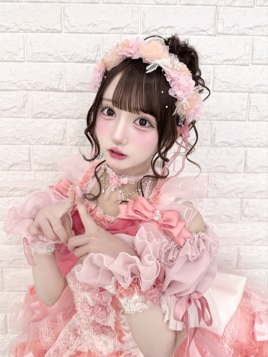 naoidoll's tweet photo. one of my favorite idol costumes ever she’s literally an angel ( ˃̶̤ ³ ˂̶̤ )♥︎♥︎♥︎ https://t.co/XhceG9icA9