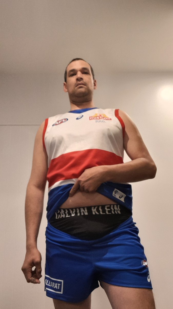 6ft7_Sparky's tweet photo. Wanna Play Footy https://t.co/OOm1dDZ3WX